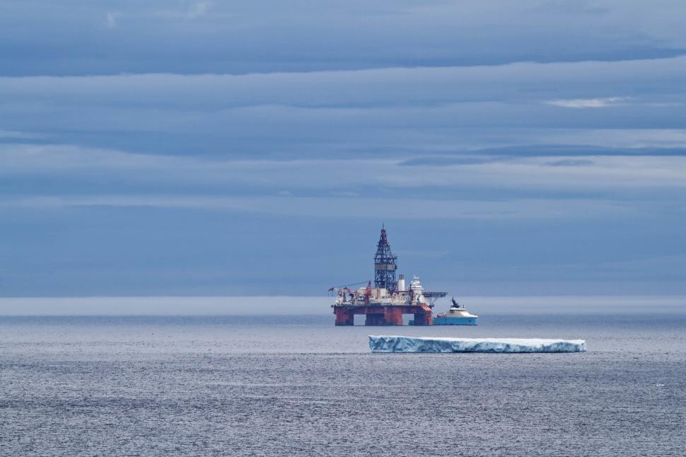 Free Image of Offshore oil rig 