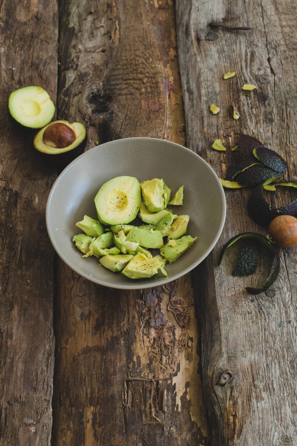 Free Image of Avocado in a bowl on the table 