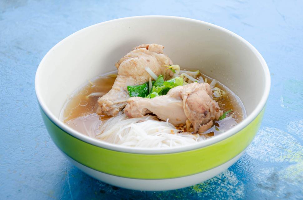 Free Image of Thai Noodle Bowl with Chicken  