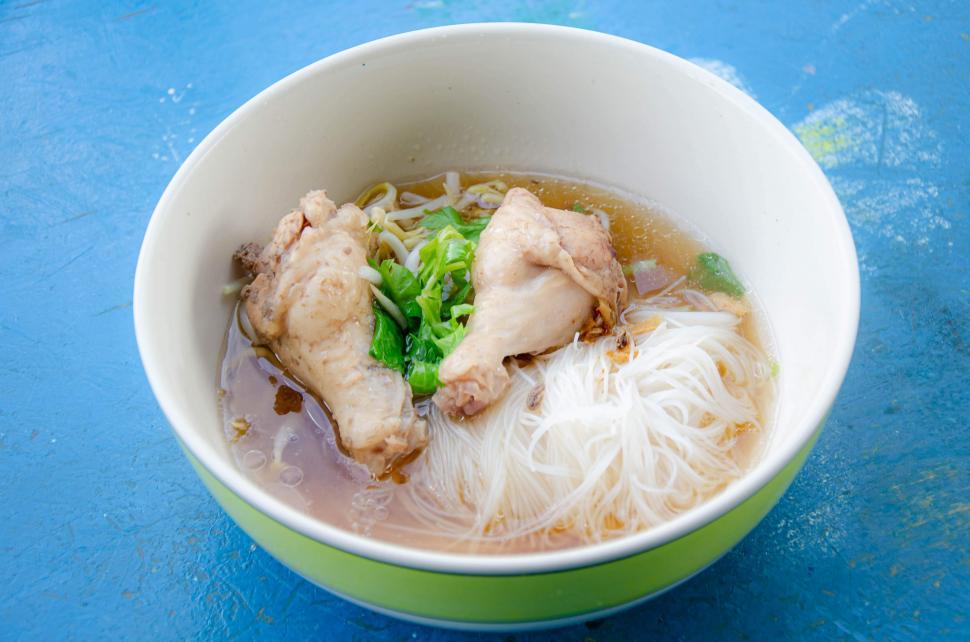 Free Image of Thai Noodle with Chicken  