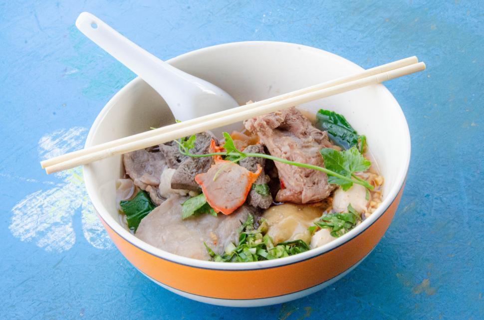 Free Image of Thai Noodle Bowl with Utensils 