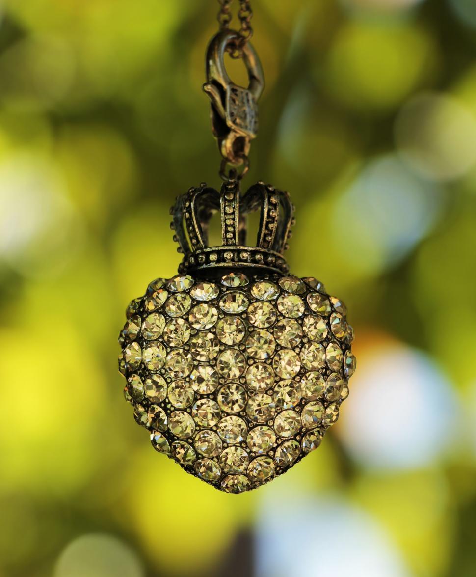 Free Image of Rhinestone pendant 
