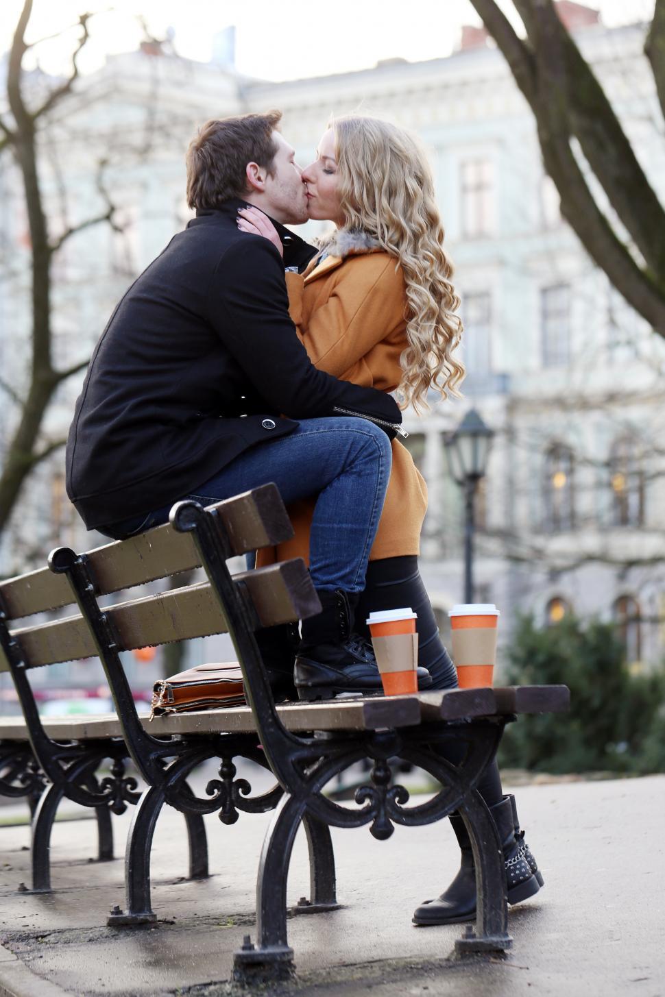 Free Image of Beautiful couple kiss in the park 