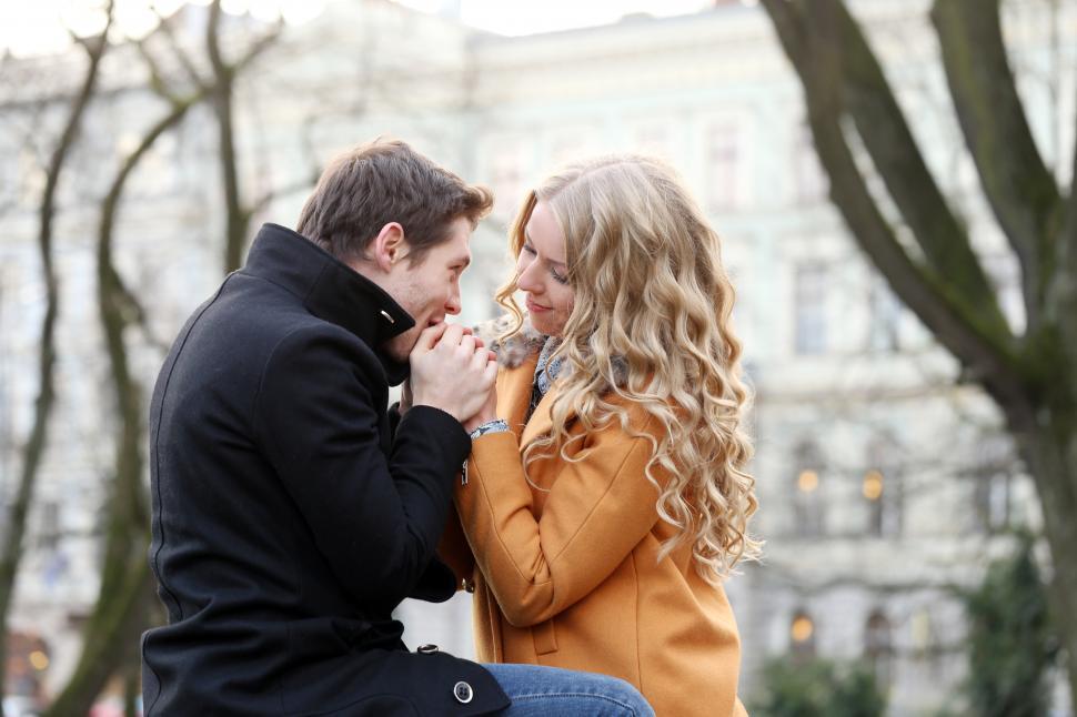 Free Image of Romantic couple in the park 