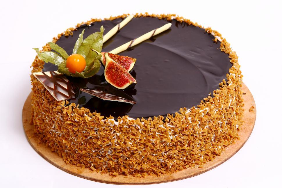 Free Image of dessert cake with fig decoration 