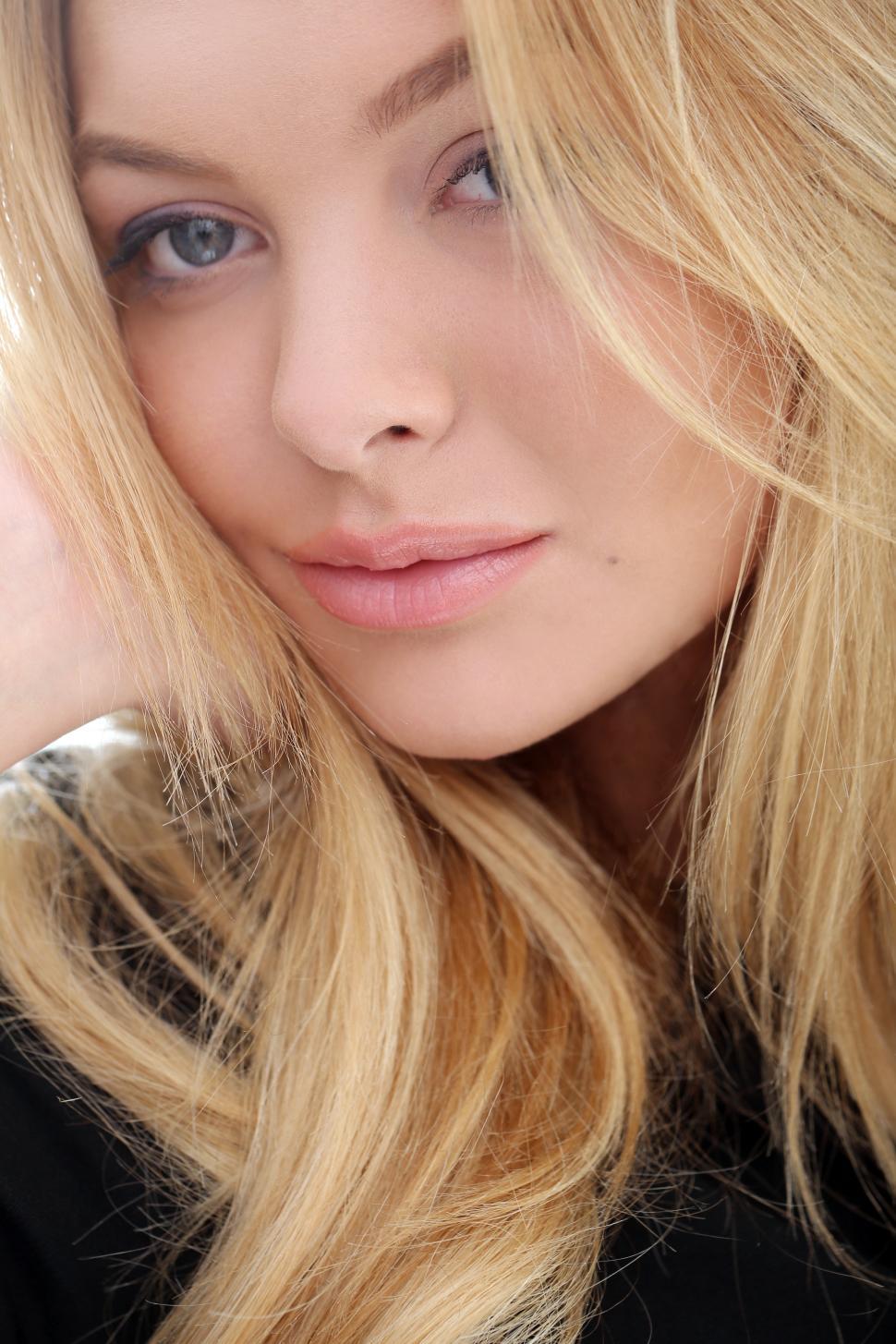 Free Image of Closeup of blonde woman 