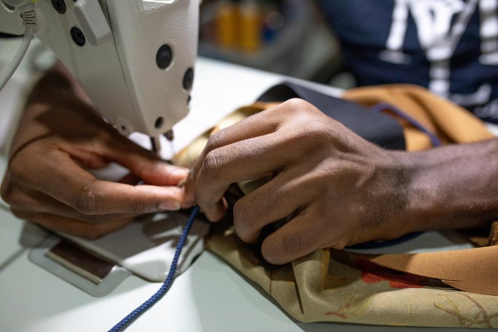 Free Image of Hands working on sewing machine 