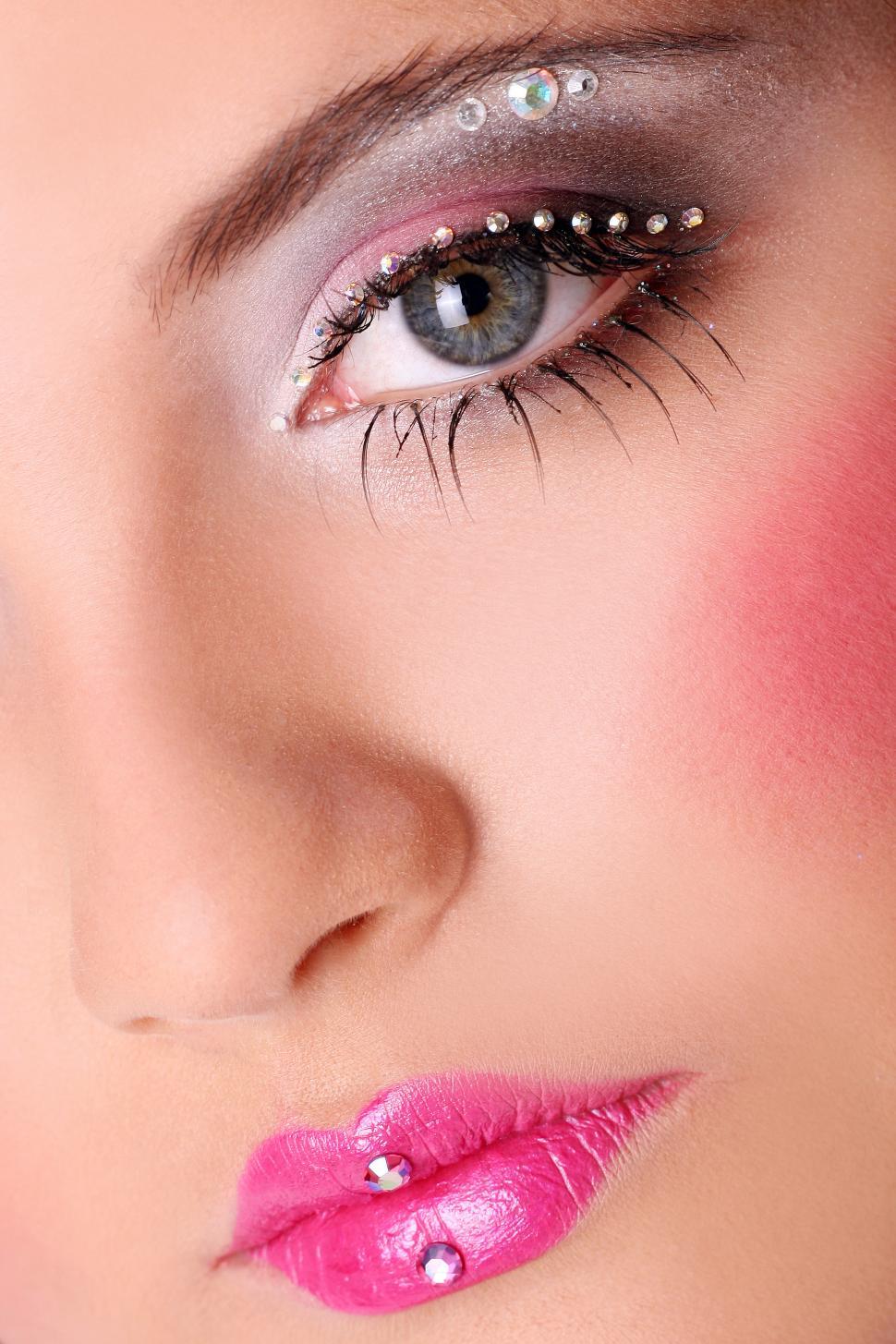 Free Image of fashionable woman with beautiful make up 