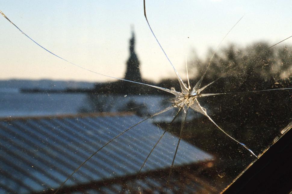 Free Image of Statue of Liberty through cracked glass 
