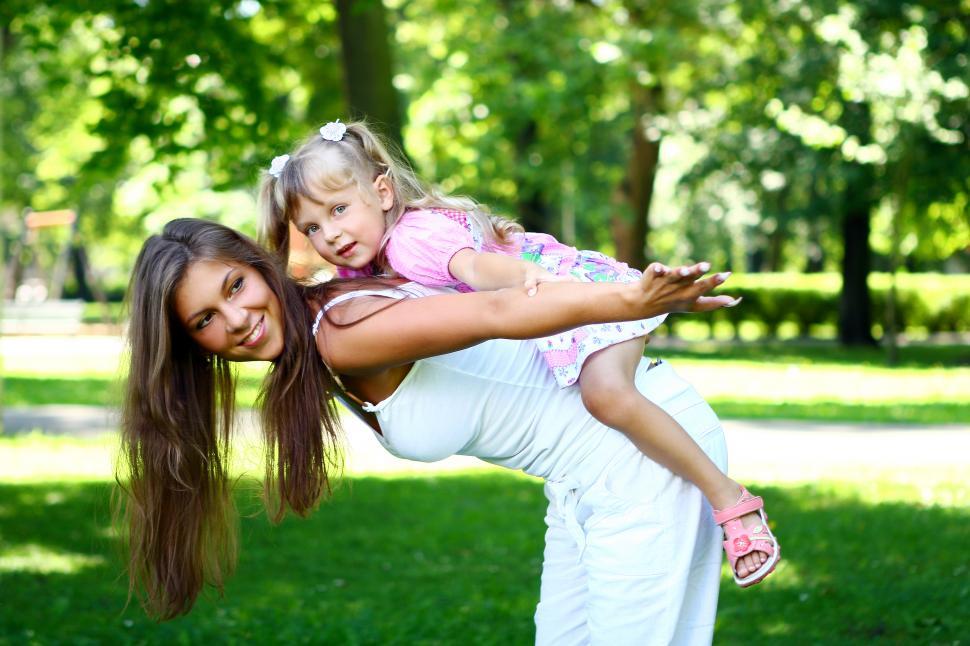 Free Image of girl with mom in the park 