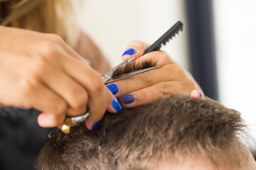Free Image of Trimming the top at hairdresser salon 