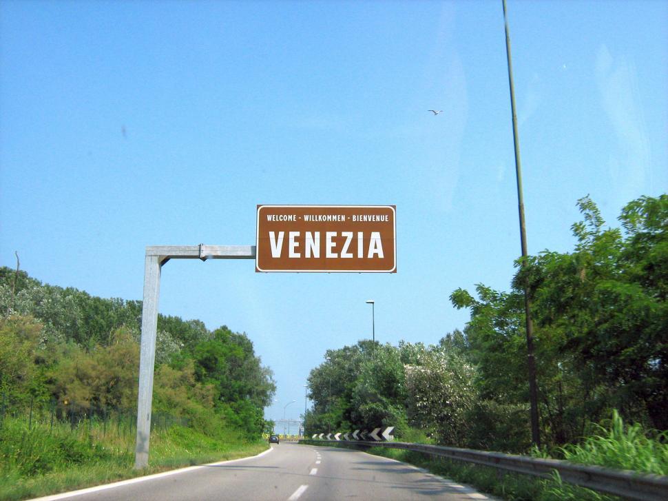 Free Image of Road to Venice 