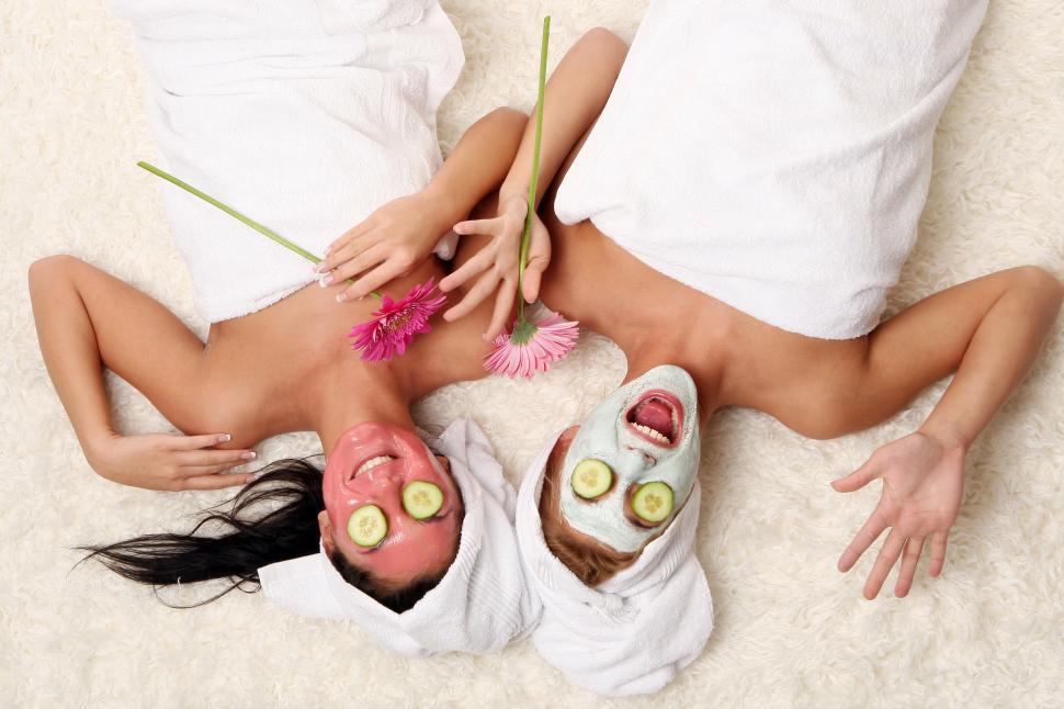 Free Image of Young women at the spa together, looking up 