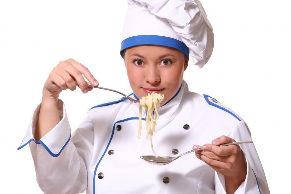 Free Image of Chef with pasta 
