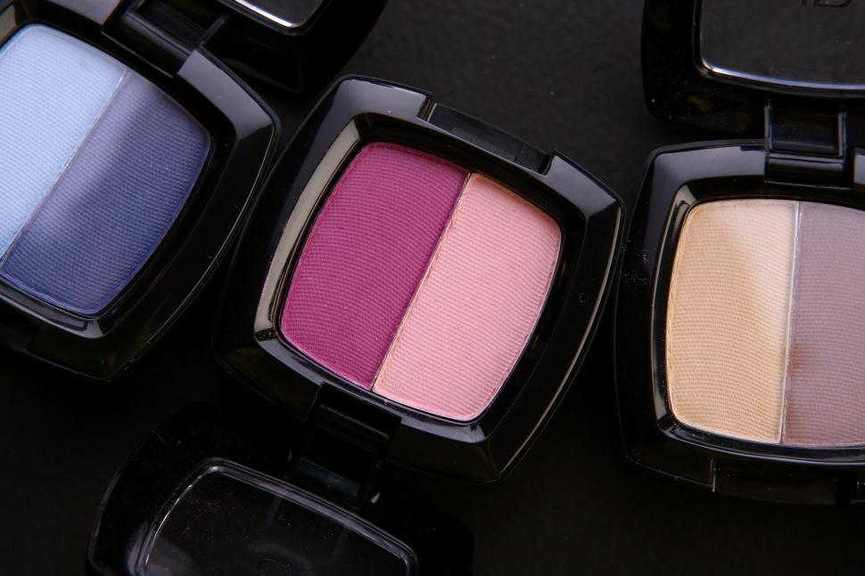 Free Image of cosmetic compacts with eye shadow 