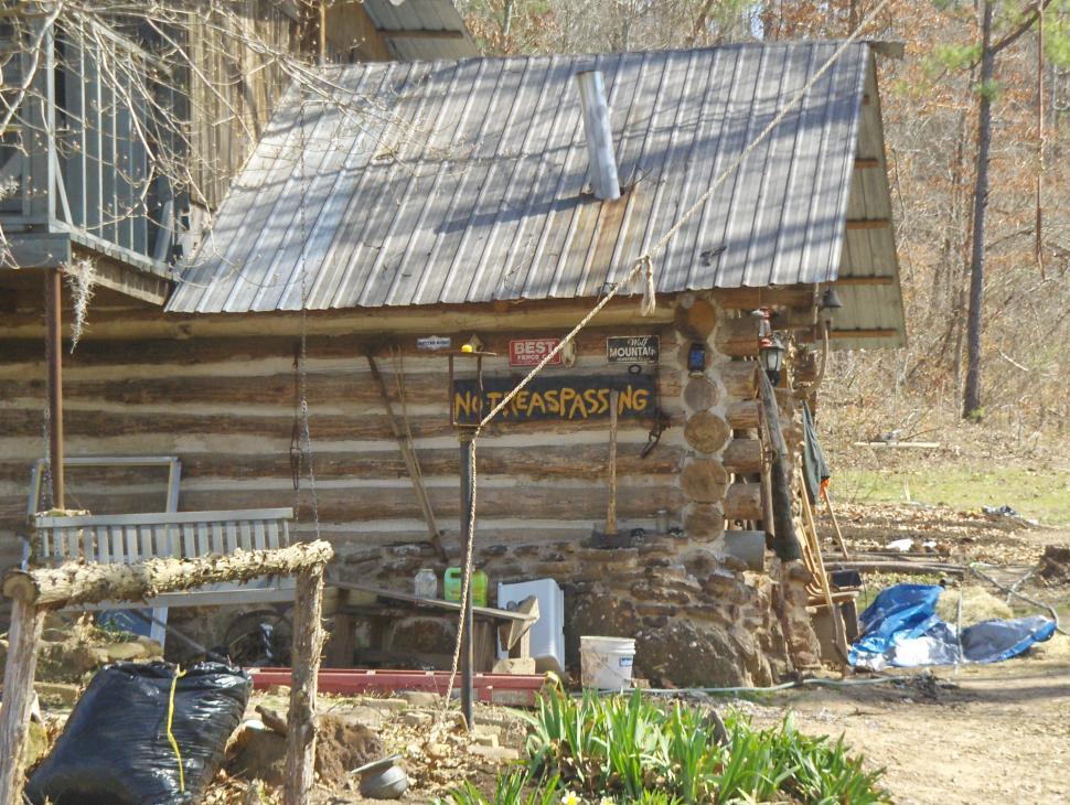 Free Image of A cabin the country 