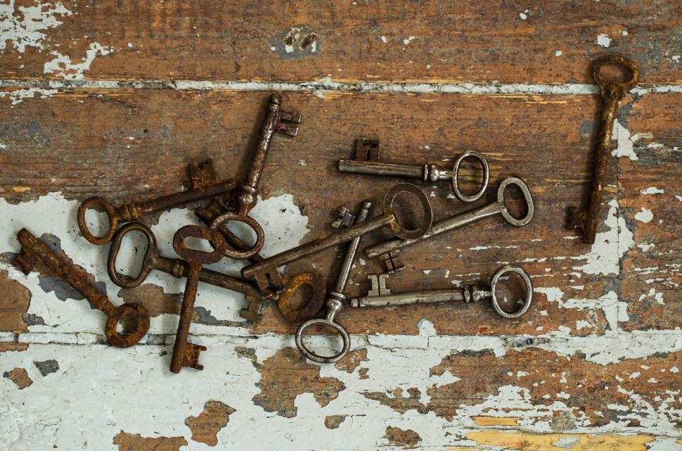 Free Image of Group of old, ornate keys 