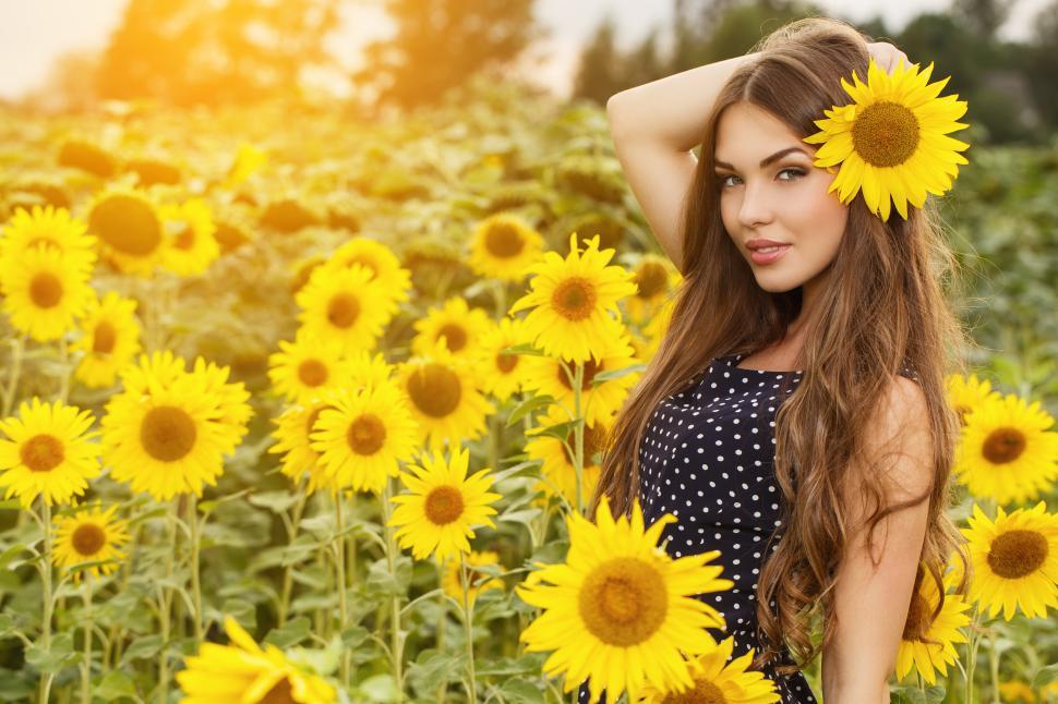 Free Image of Beautiful girl with blooming sunflowers 