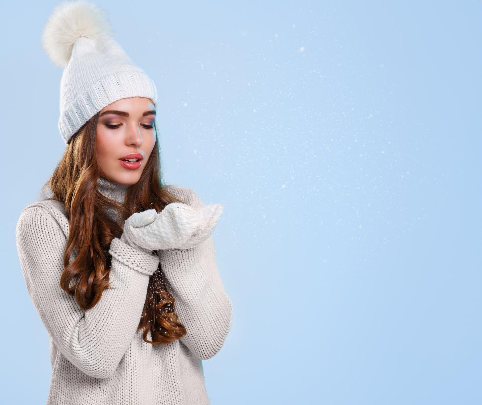 Free Image of Beautiful girl in white sweater with copyspace 