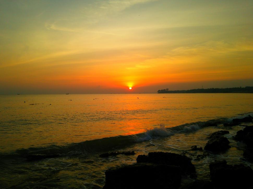 Free Image of Beautiful sunrise above the sea  