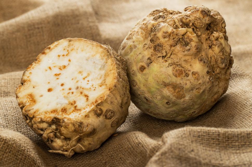 Free Image of Celery root on burlap fabric 