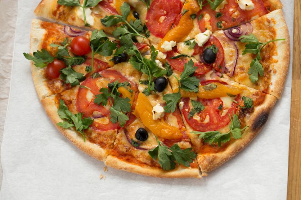 Free Image of Whole pizza, with fresh ingredients  