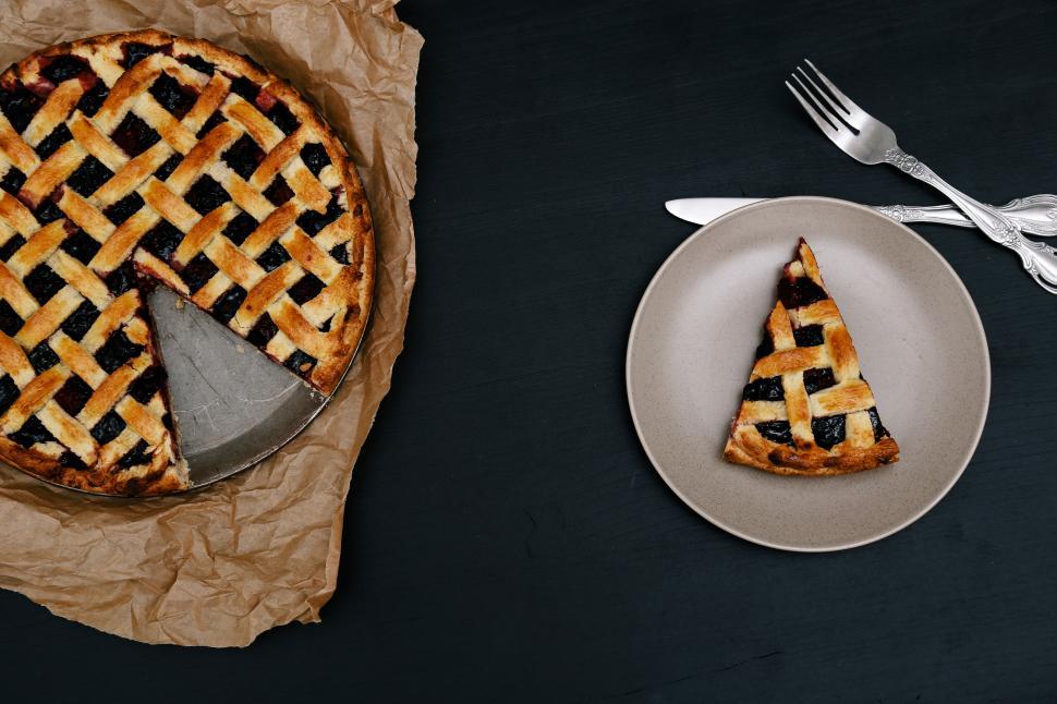 Free Image of Delicious, blueberry pie, slice on a plate 