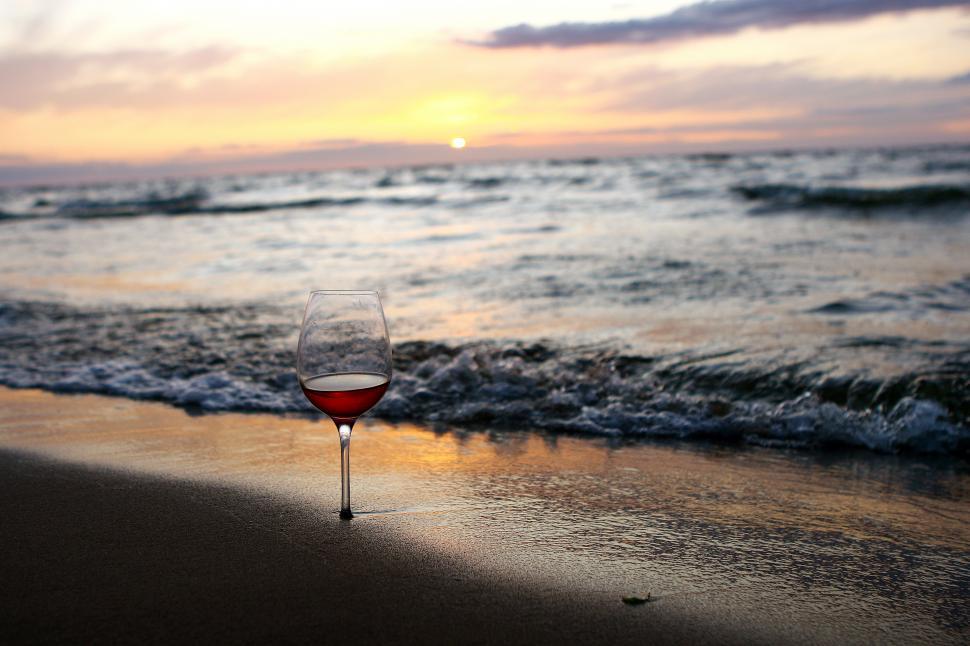 Free Image of a glass of wine on beach 