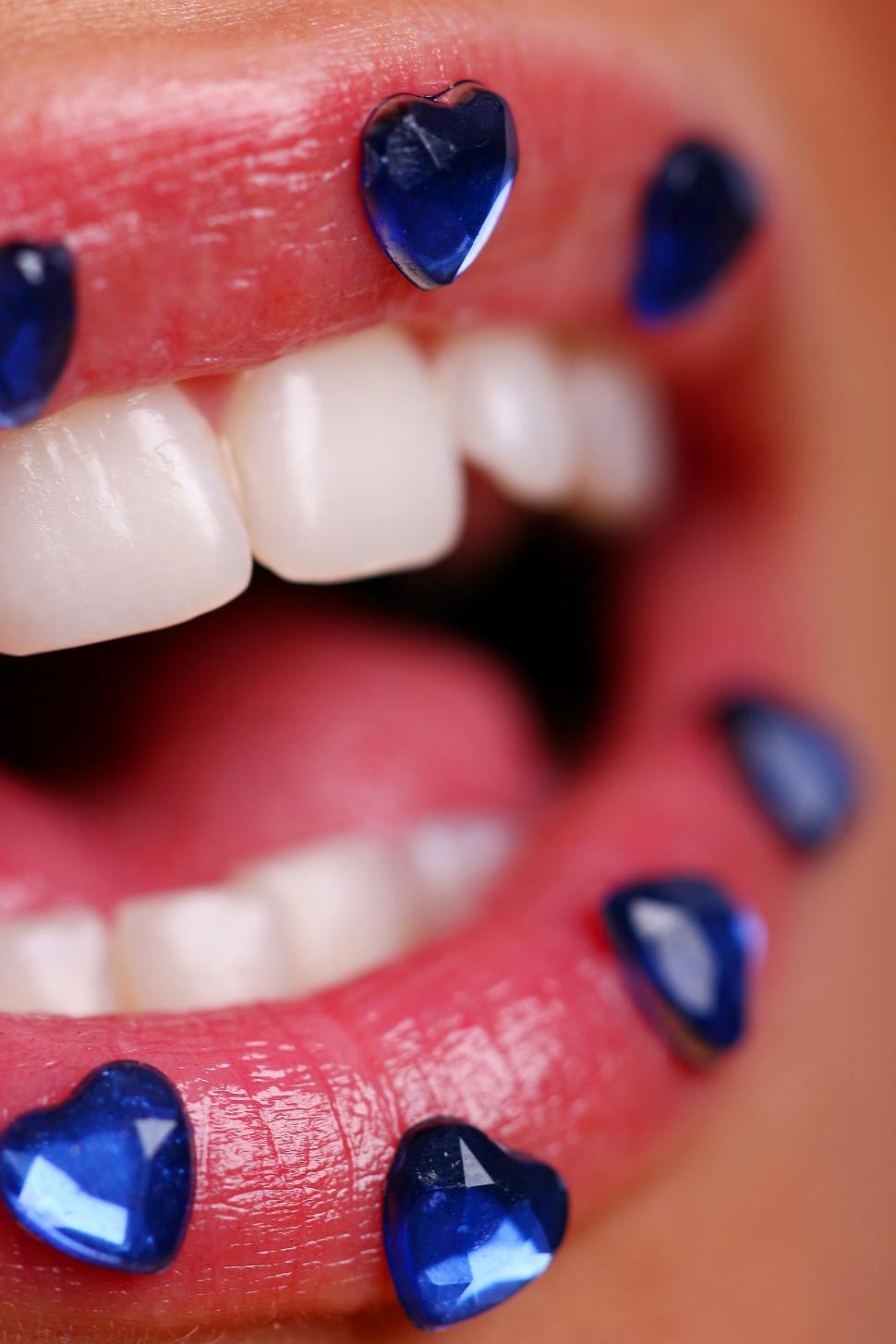 Free Image of Mouth with colored glass hearts 