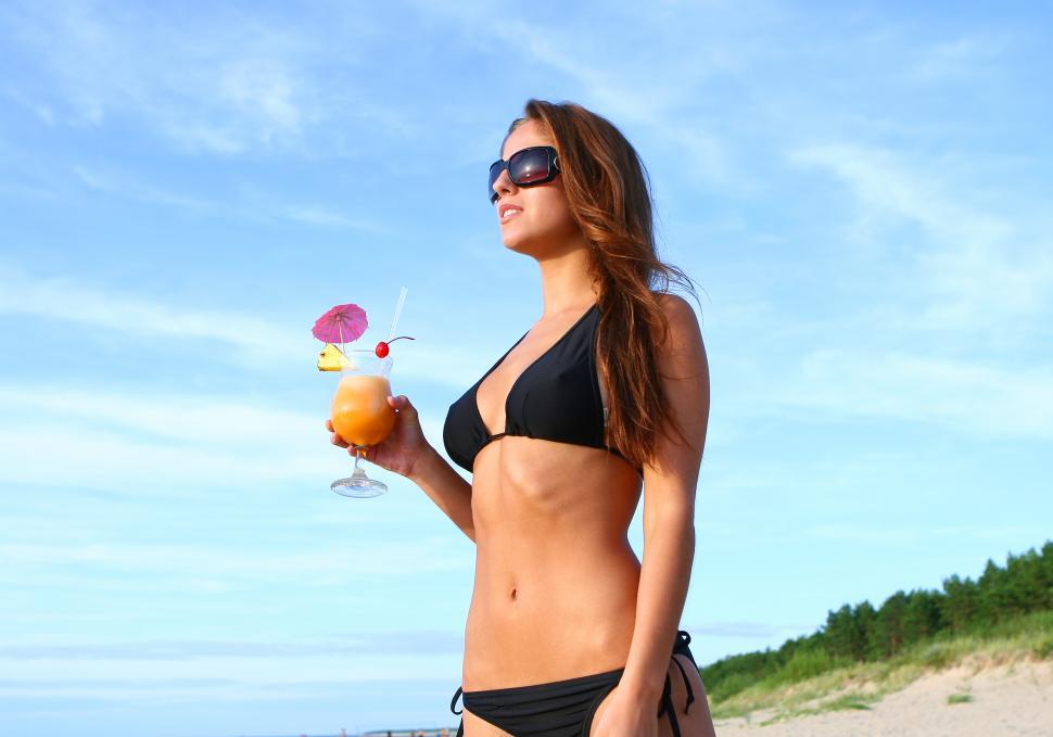 Free Image of Woman on the beach with fresh summer cocktail 