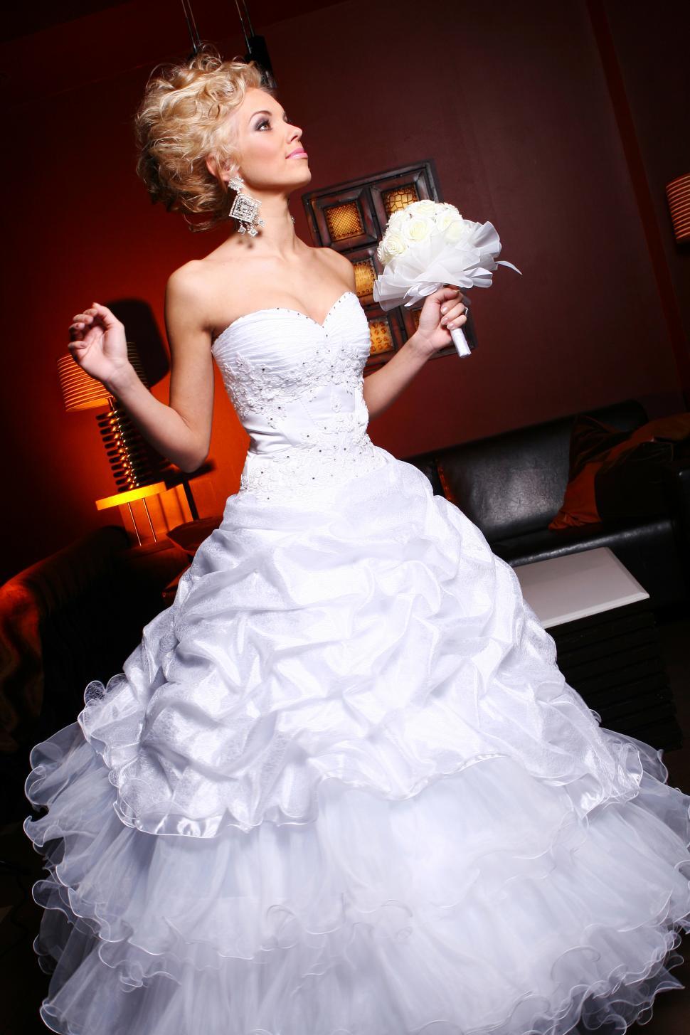 Free Image of Young bride in stunning white wedding dress 
