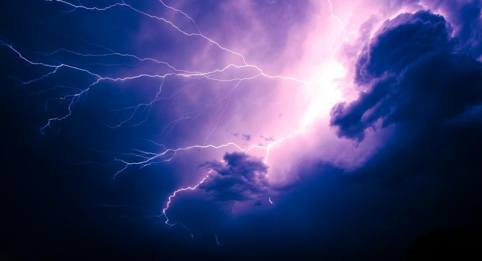Free Image of Powerful Lightning Bolt - Superbolt - Menacing Skies 