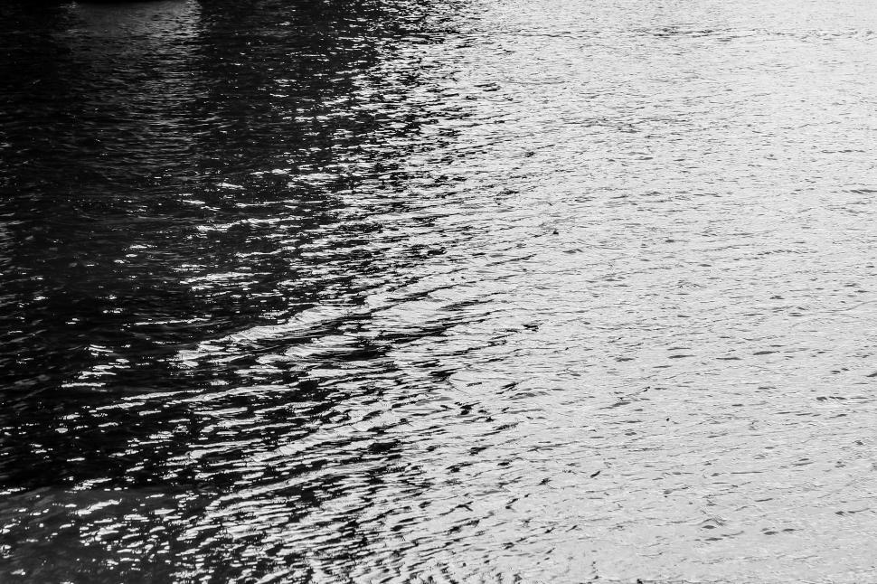 Free Image of Water ripples, light to dark 