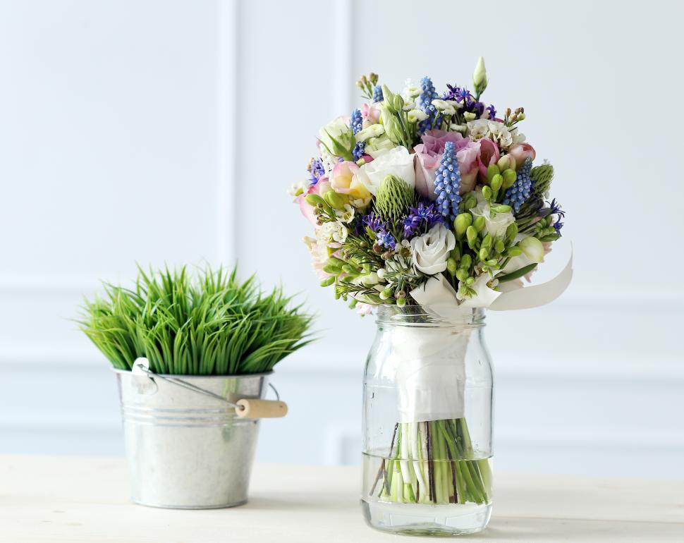 Free Image of Bouquet on the table with pail of grass 