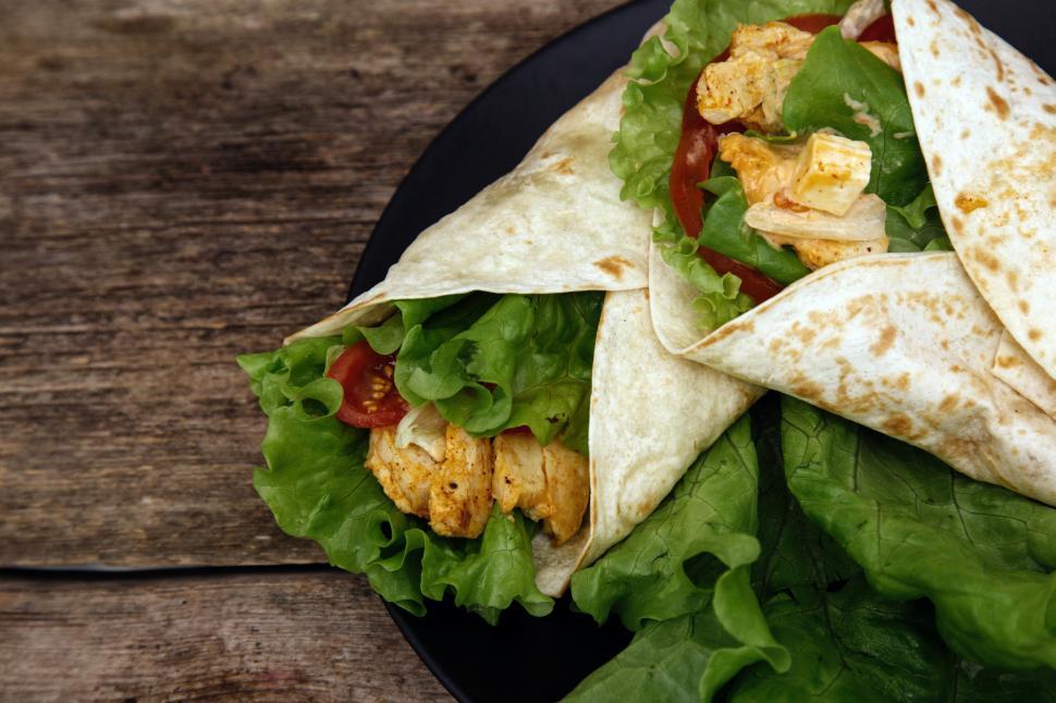 Free Image of Healthy chicken tortilla wrap 