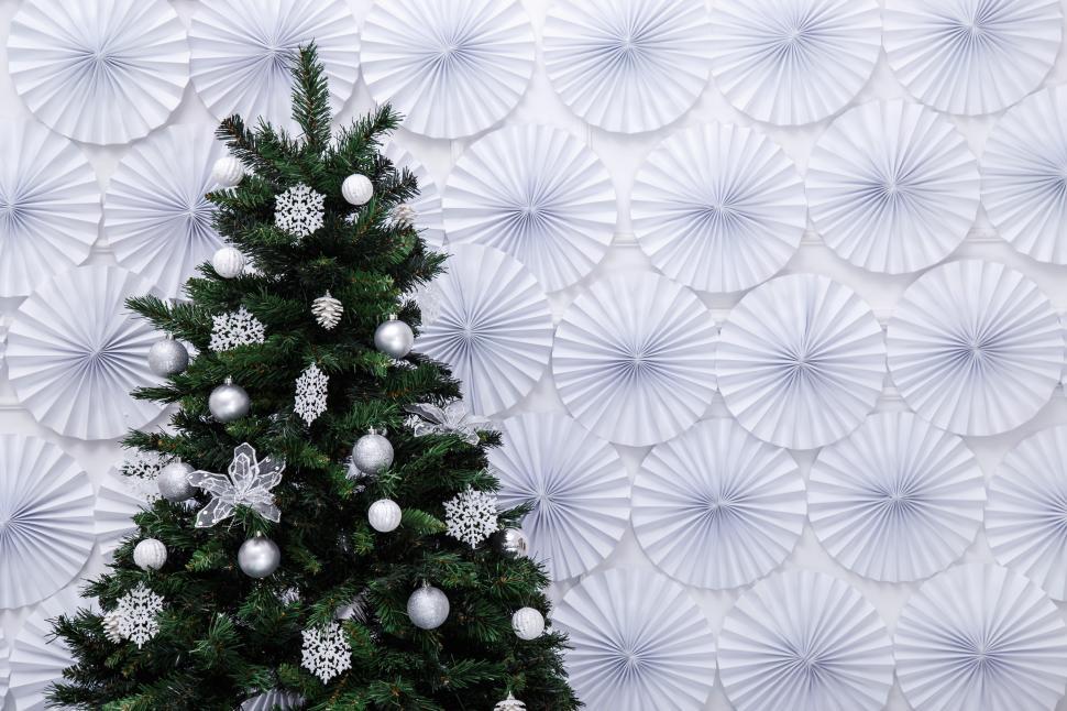 Free Image of Christmas tree with copyspace, white ornaments 