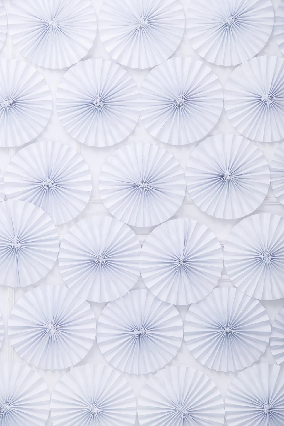 Free Image of Folded White circles background 