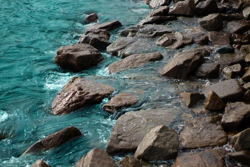 Free Image of Rocky Shoreline Next to Body of Water 