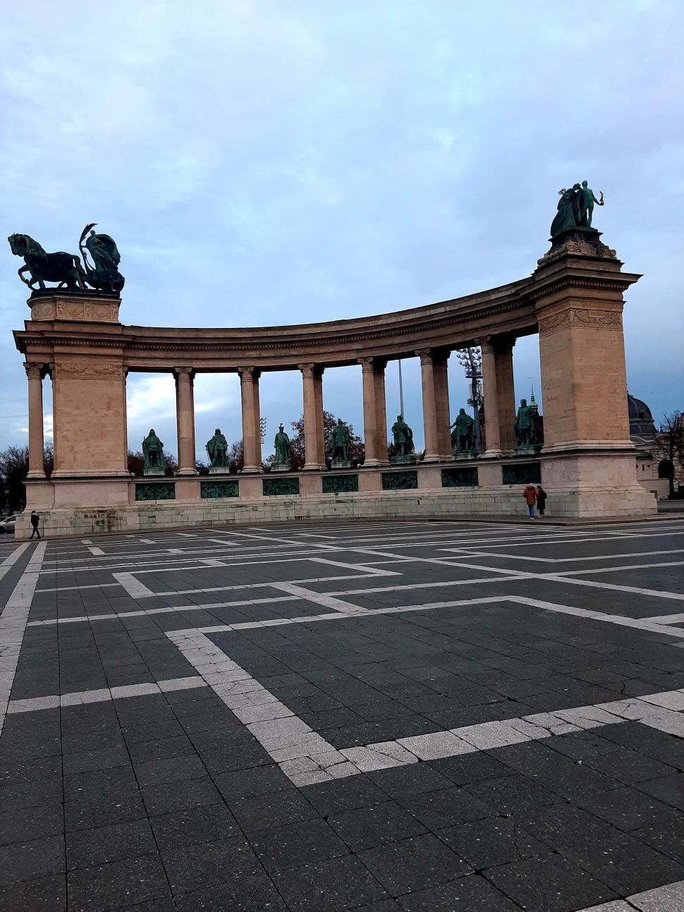 Free Image of Heroes Square  