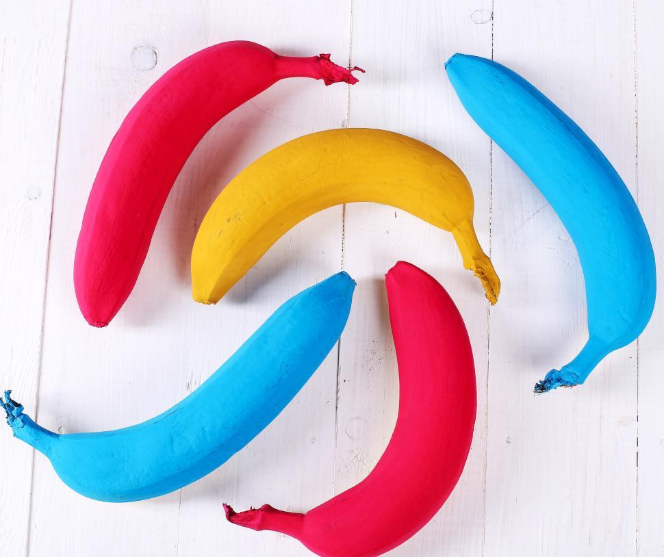 Free Image of Painted bananas - Colorful fruit 
