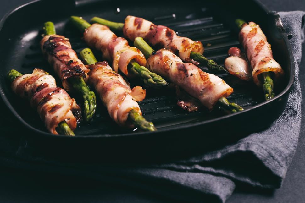 Free Image of Asparagus with bacon, grilled 