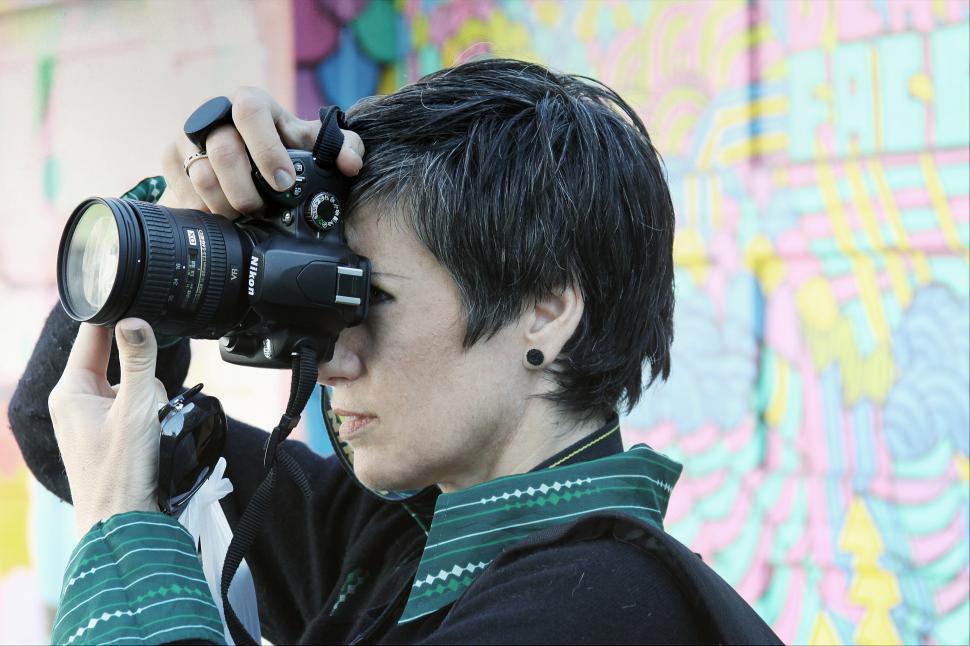Free Image of Woman photographer 