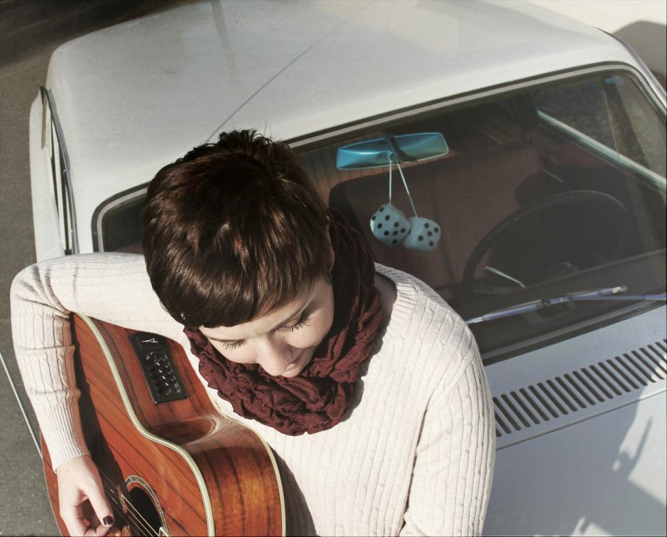 Free Image of Female guitarist with car 