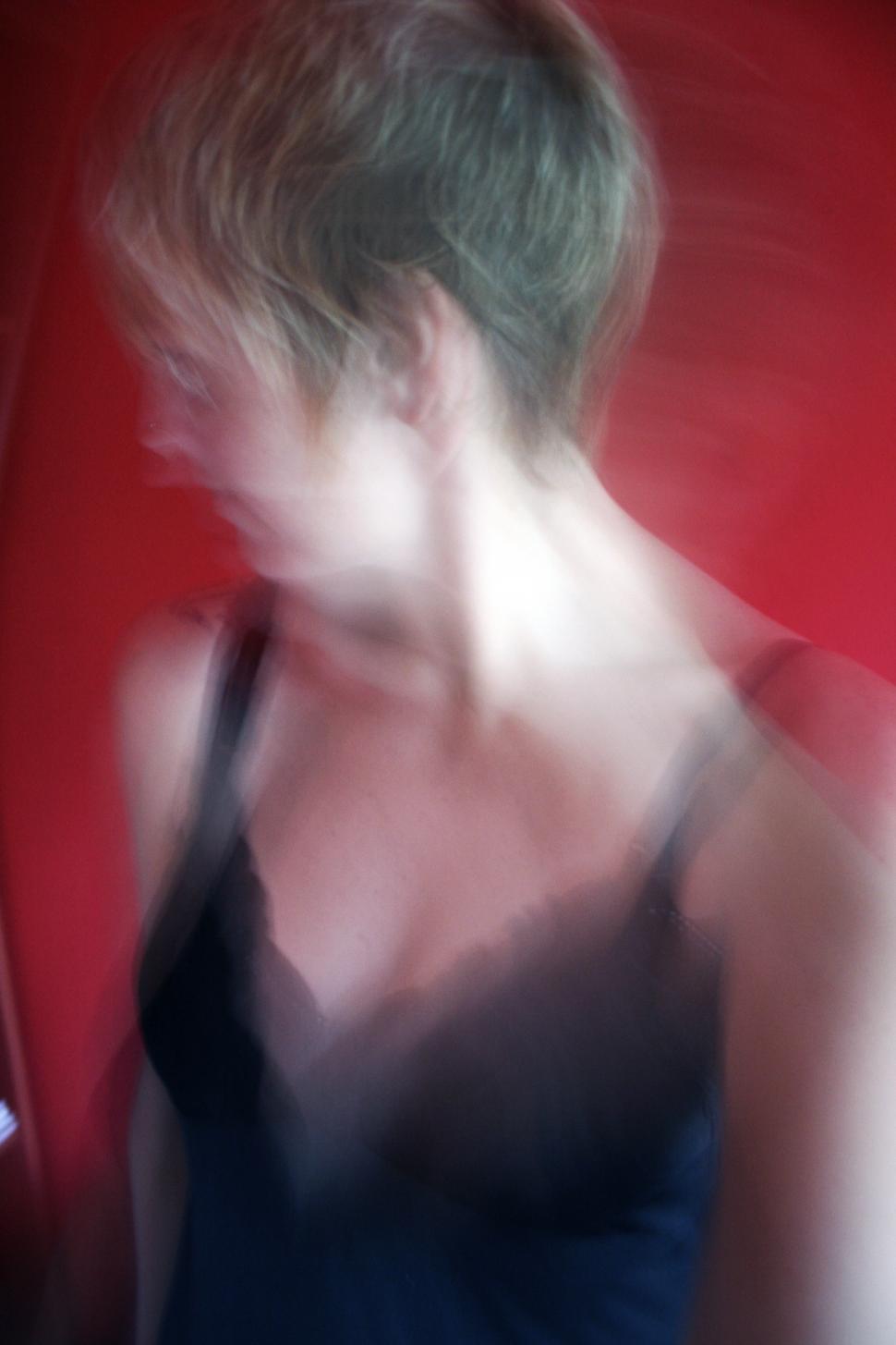 Free Image of Defocused view of woman with red background 