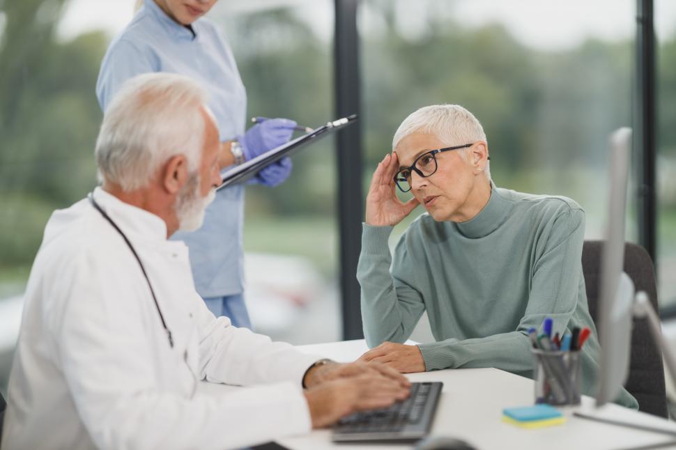 Free Image of Elderly male doctor with elderly woman patient in clinic 