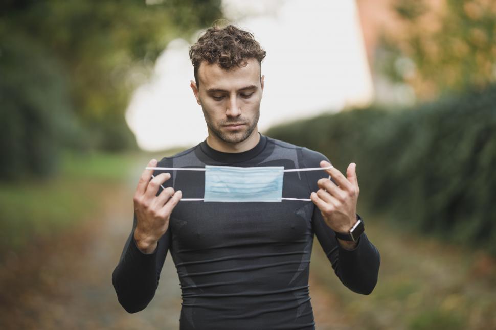Free Image of Male athlete with surgical mask in the park - Covid -19 Protecti 