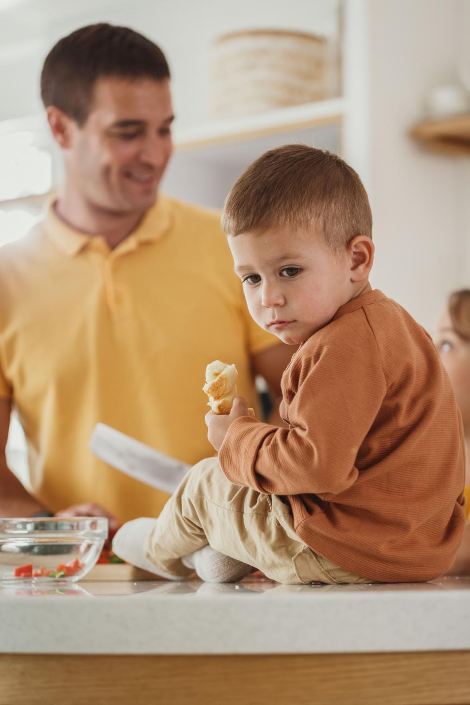 Free Image of Little boy with Caucasian father in kitchen 