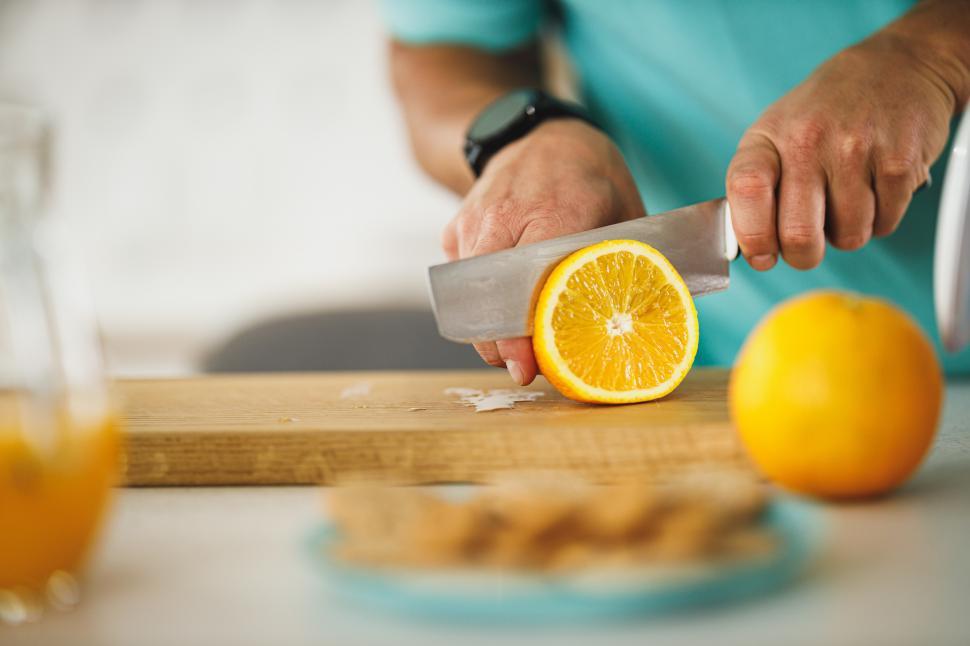 Free Image of Cutting Oranges 