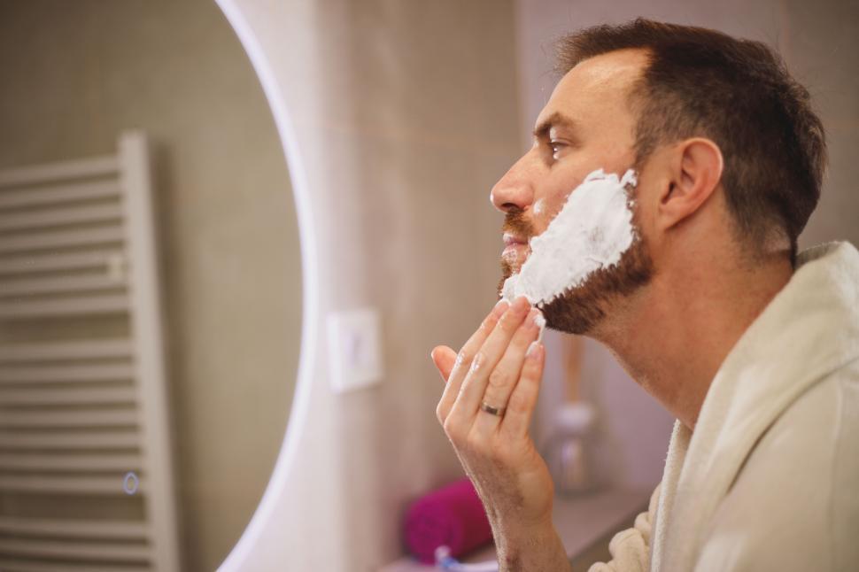 Free Image of Young father shaving at home 