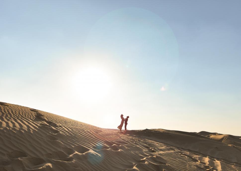 Free Image of Couple in desert 